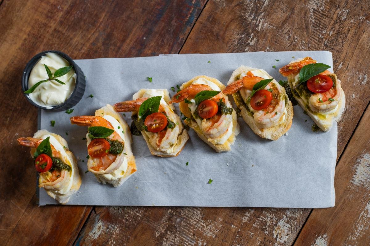 CROSTINI DE CAMARÃO