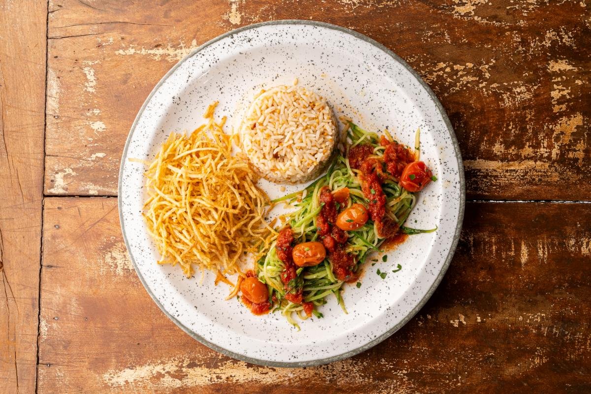 ESPAGUETE AO MOLHO DE TOMATE