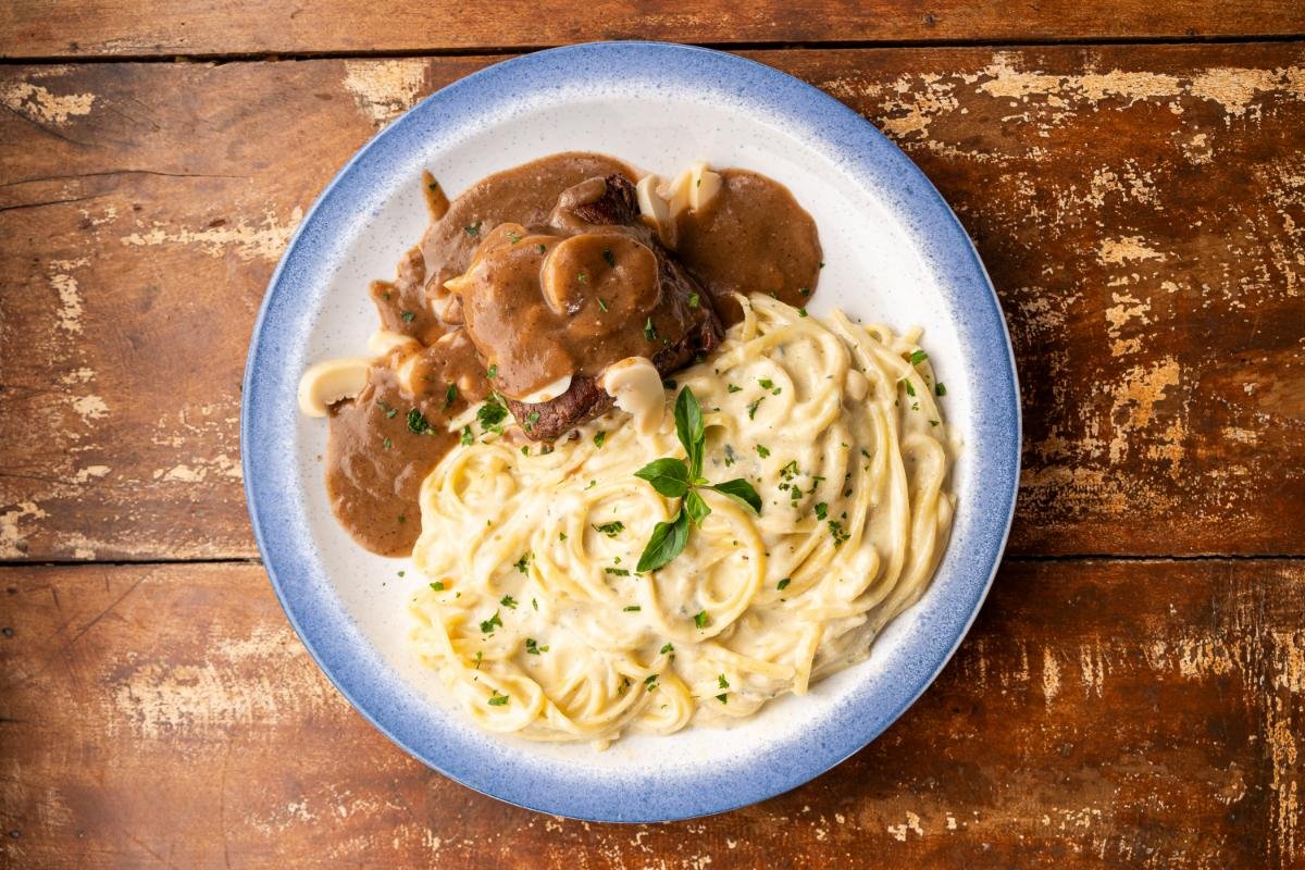 MEDALHÃO DE FILÉ COM TALHARIM