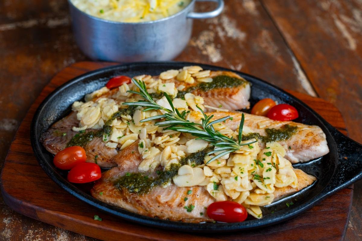 TILÁPIA COM AMÊNDOAS